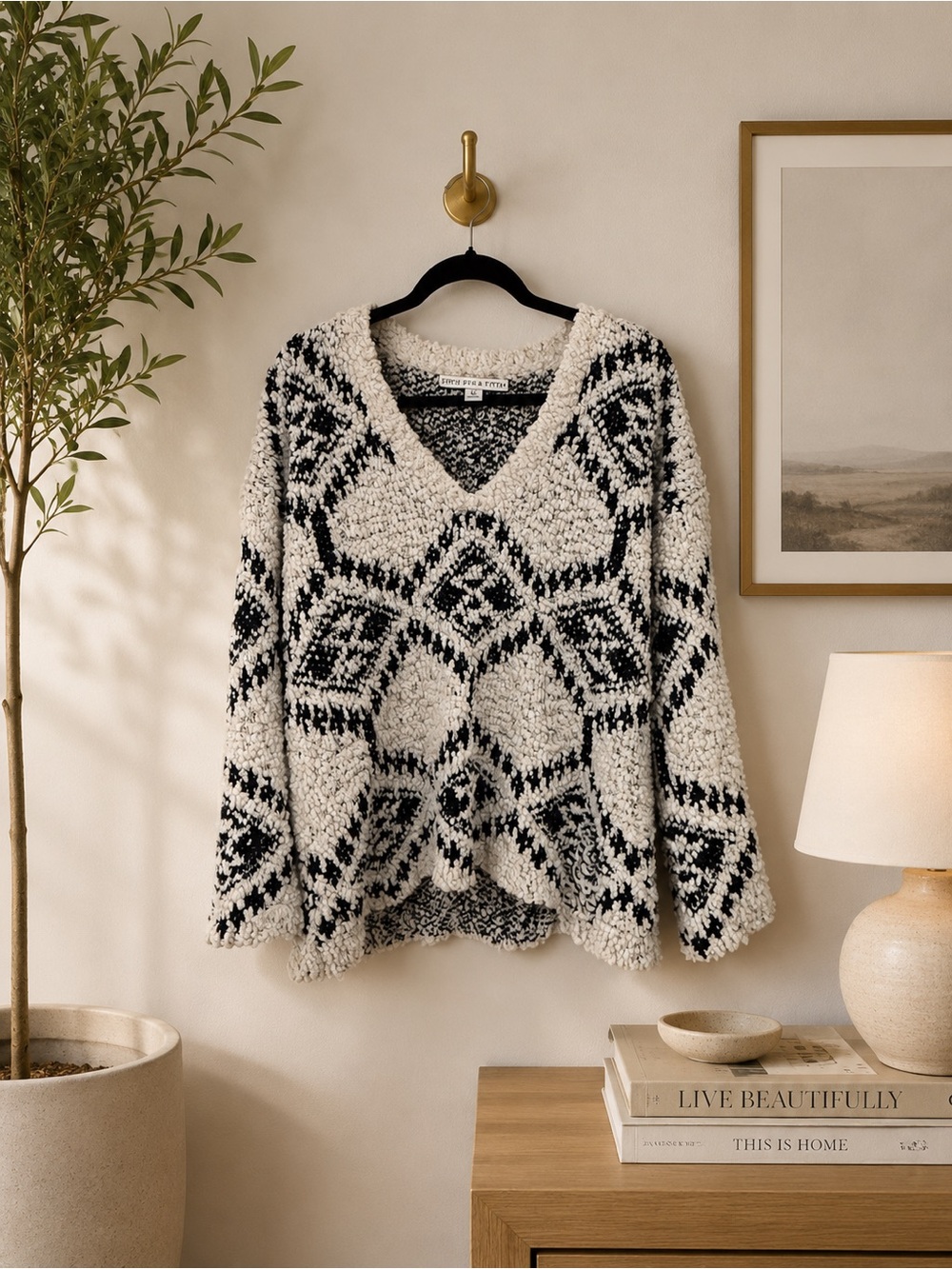 Textured V-Neck Geometric Sweater - Black & Cream